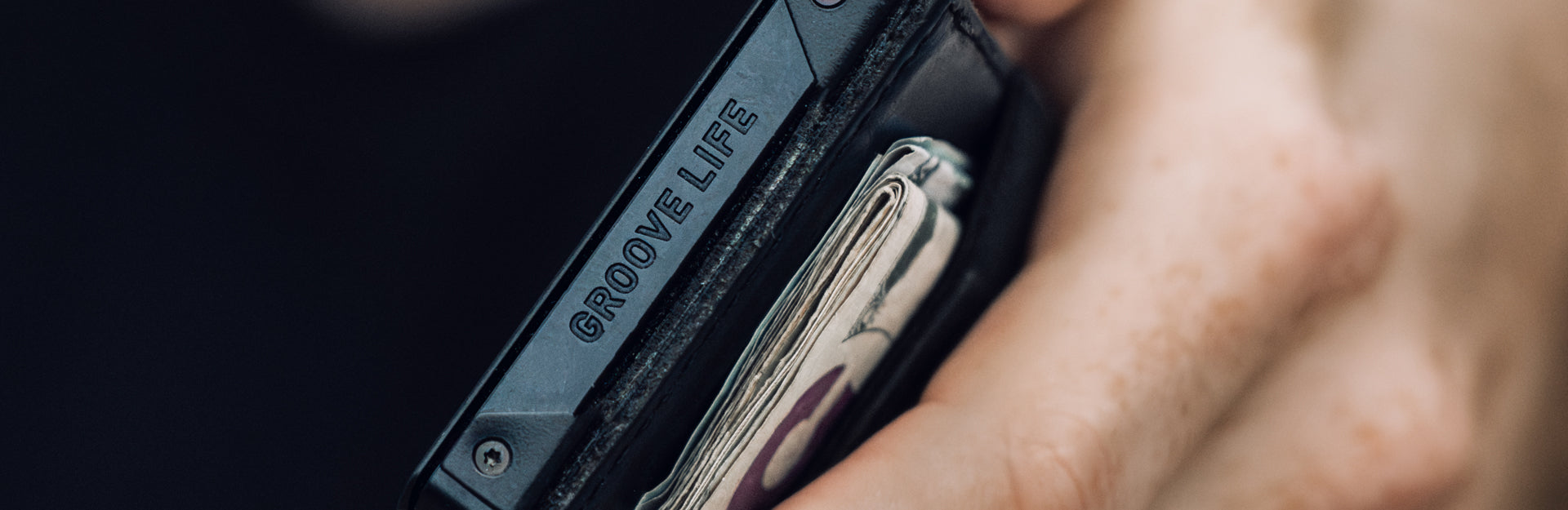 groove wallet side view
