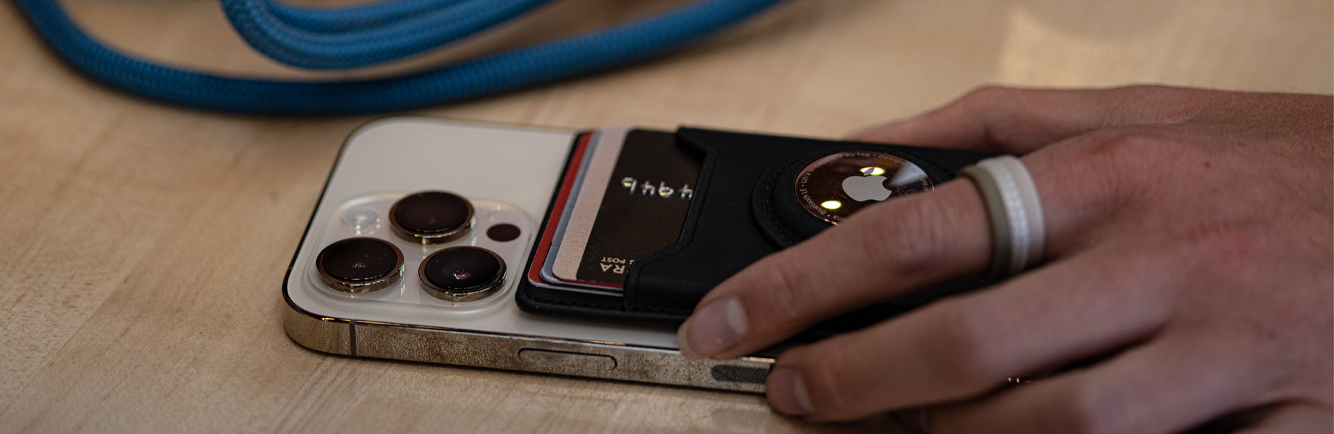 groove wallet with air tag