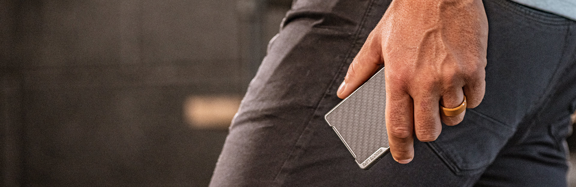 The Best Pop-Up Wallet to Make Your Life Easier