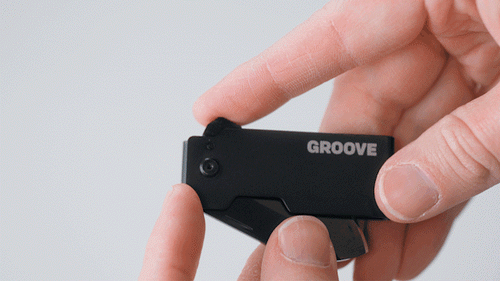 The blade lock is flimsy and unreliable
