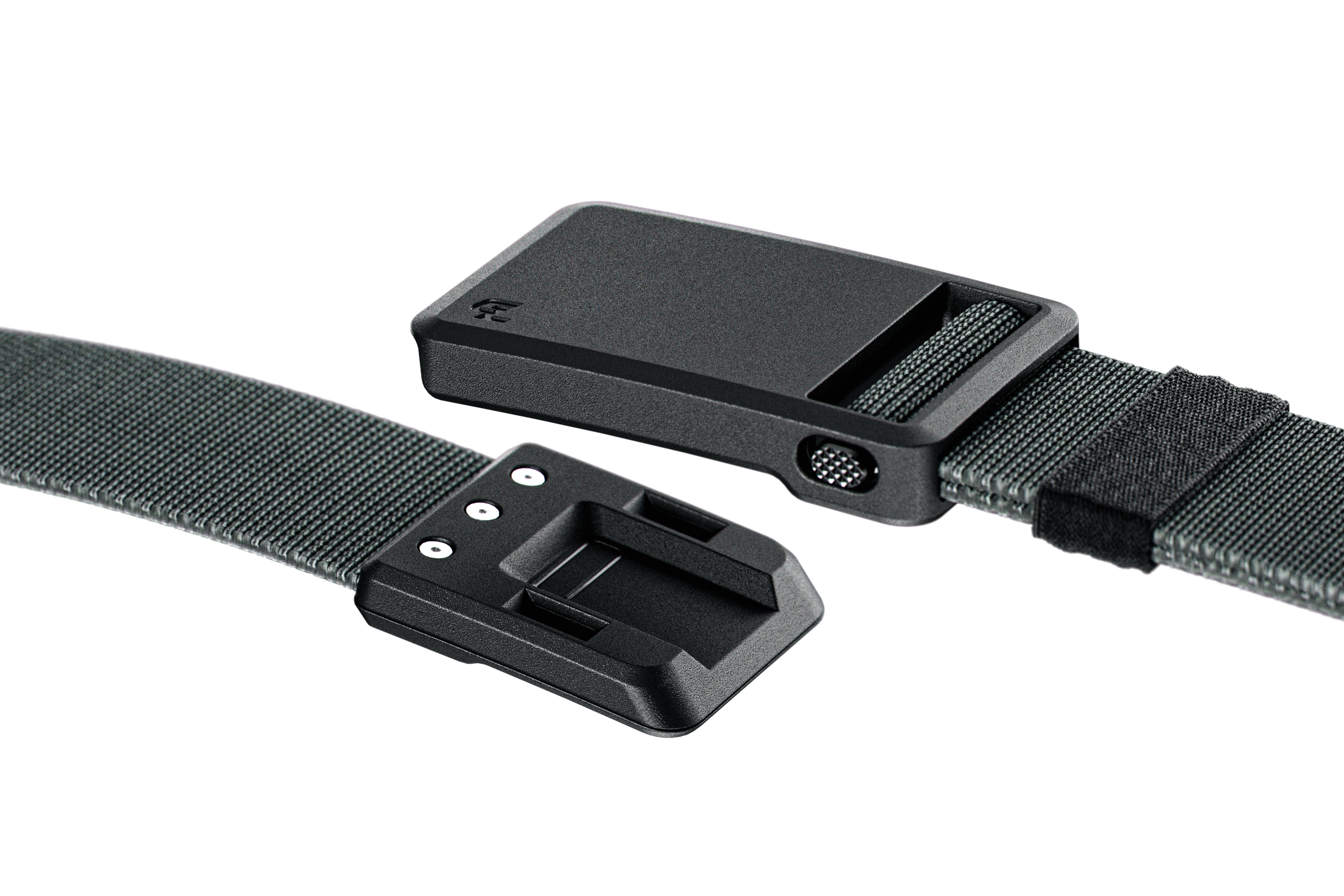 
Groove Belt Ultra in Coal Dust with a black buckle on a white background
