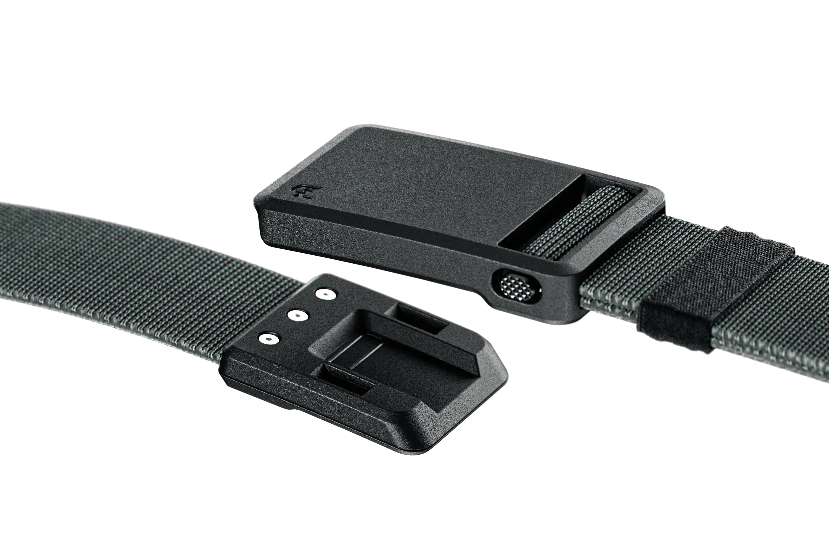 
Groove Belt Ultra in Coal Dust with a black buckle on a white background
